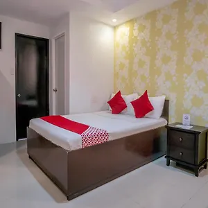 Hotel Oyo 697 Obrero